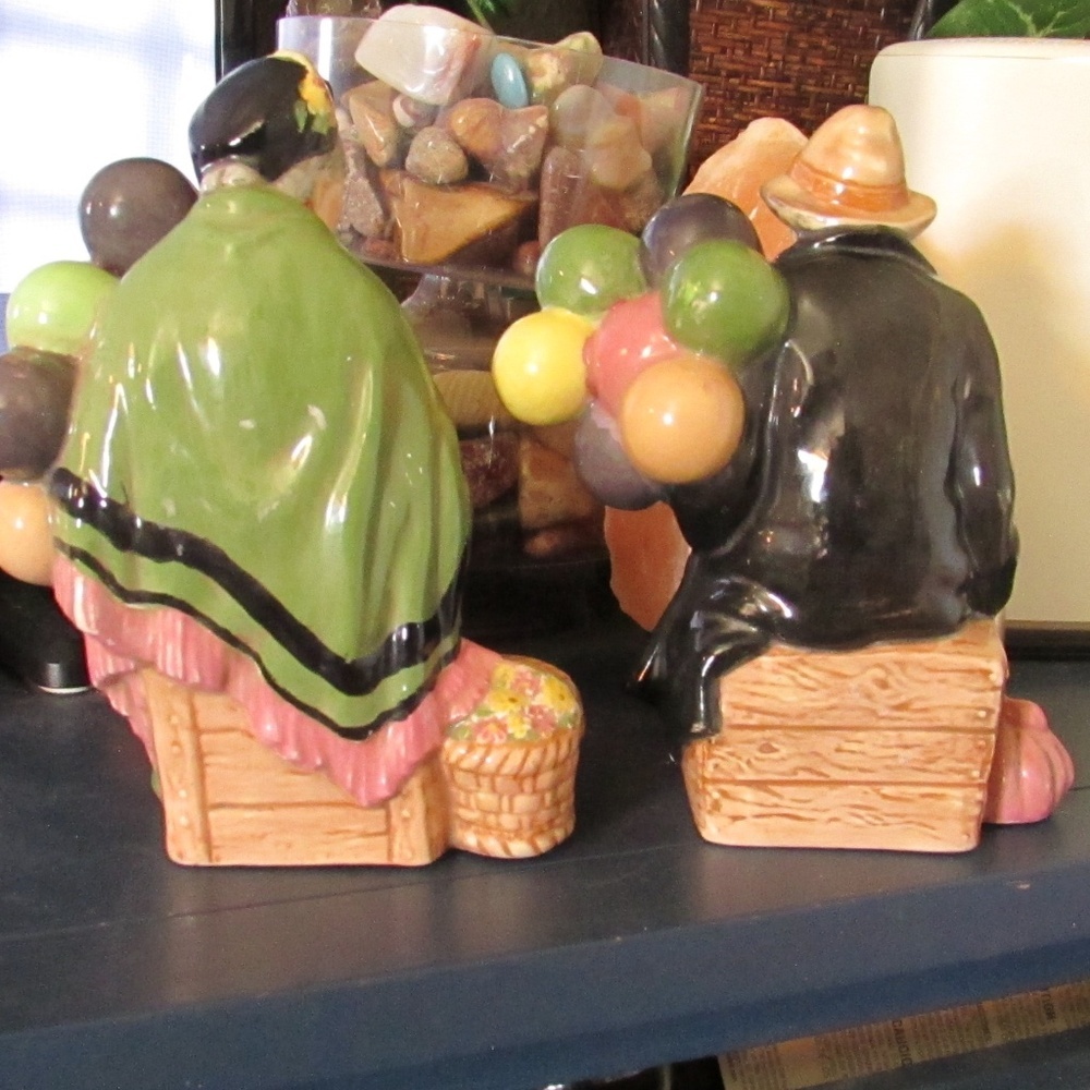 Royal Doulton figurines of the "Old Balloon Seller" & "The Balloon Man - Picture 7 of 7